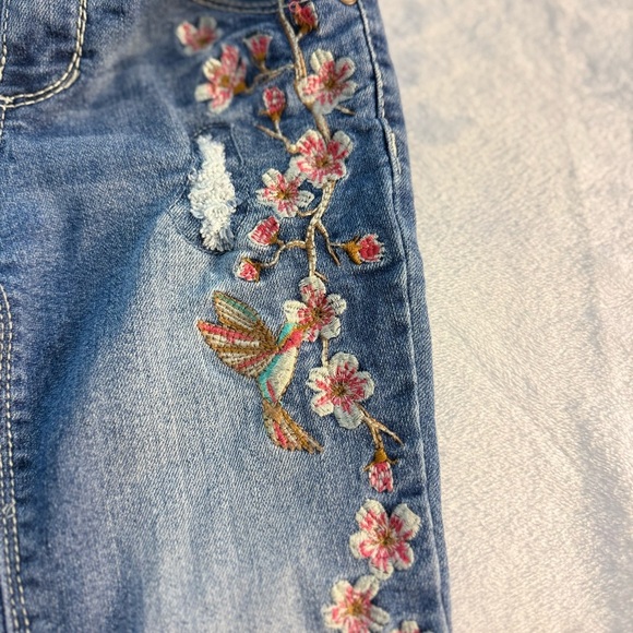 Squeeze Embroidered Distressed Blue Jeans for Little Girls
size 6X - Picture 3 of 7